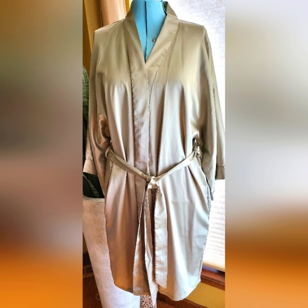 Sioro NWT women's silky melon green open front robe size M